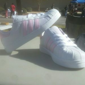 Selling supster Adidas